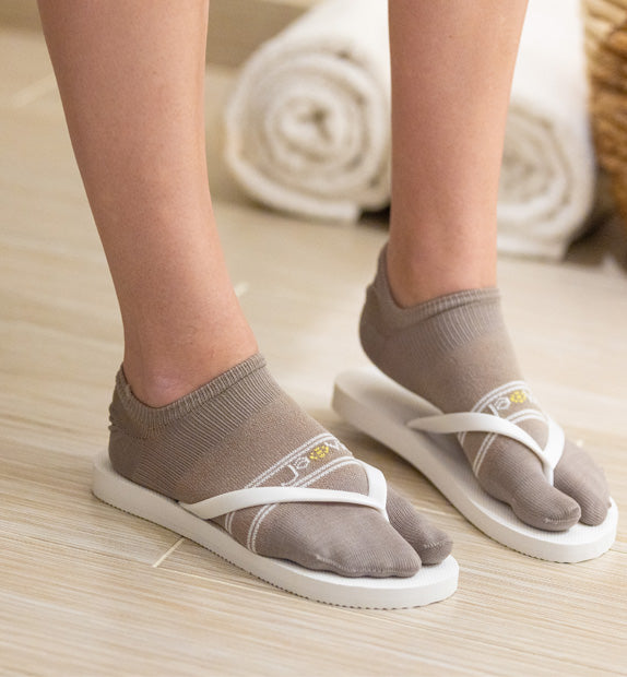 #color_black-white-blue-neon-yellow-turquoise-khaki